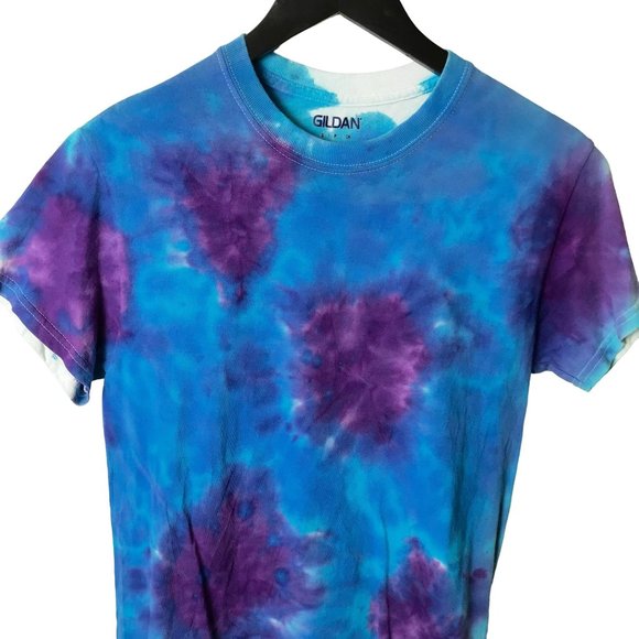 Gildan T Shirt Festive Trendy Tie Dye Tee Short Sleeve 100% Cotton Logo Adult - Picture 1 of 10